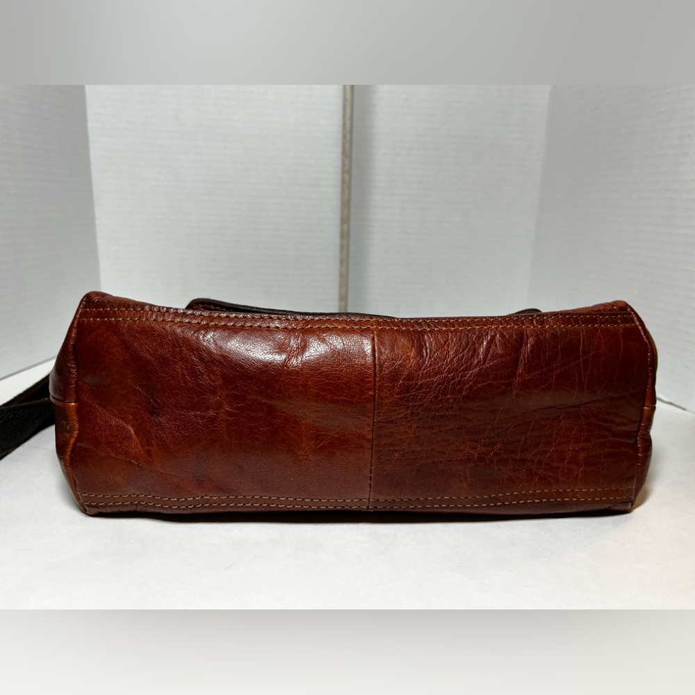Jack George’s leather Voyager Crossbody bag - Picture 13 of 15